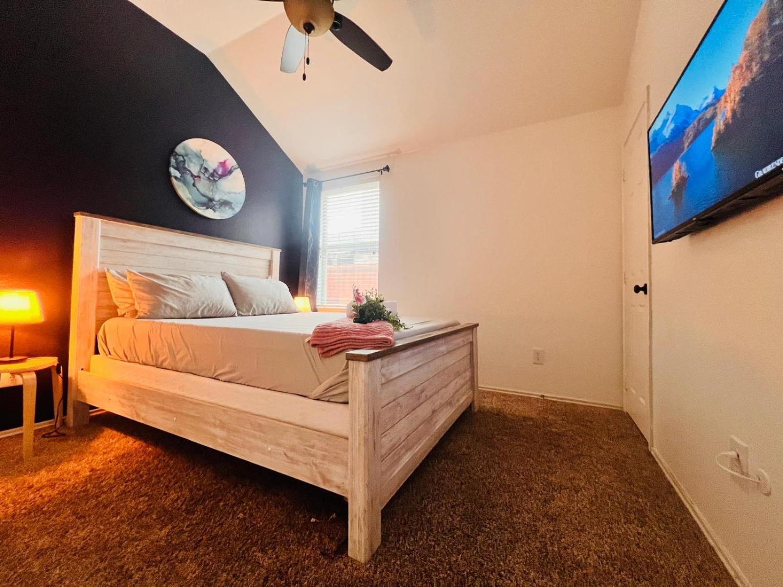 Work, Play & Stay King Bed With Foosball! Aubrey Exterior photo